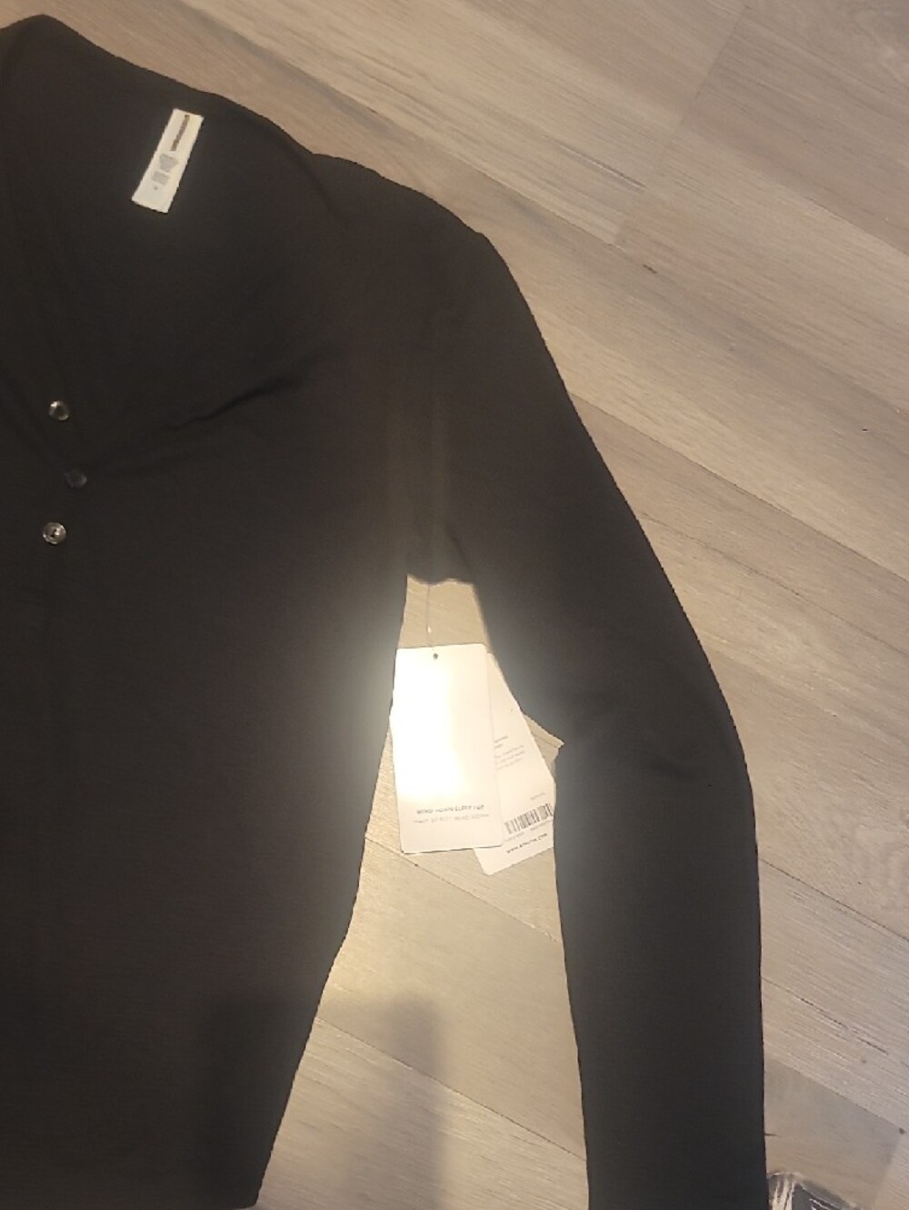 NWT ATHLETA Wind Down Black Long-Sleeve Henley Top - Women Size S - Picture 4 of 5